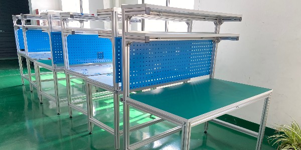 鋁型材工作桌會用到哪些裝飾配件？